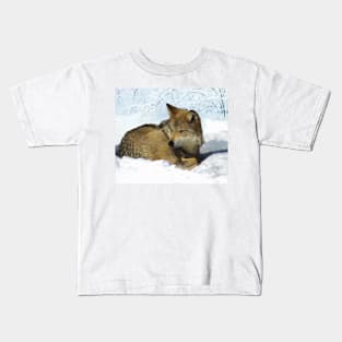 Wolf in the snow Kids T-Shirt